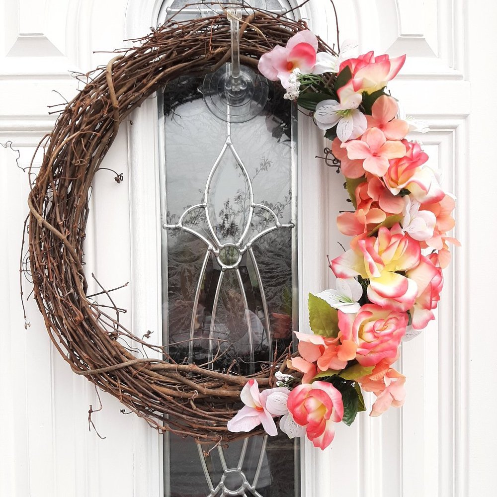 🥳HP🎉Hand Crafted Grapevine Wreath with Coral Roses